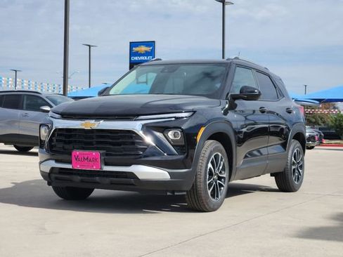 New 2025 Chevrolet TrailBlazer LT w/ Convenience Package image 2