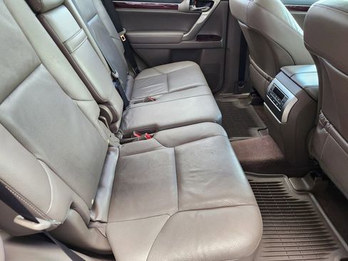 Used 2017 Lexus GX 460 Premium w/ Premium Package image 32