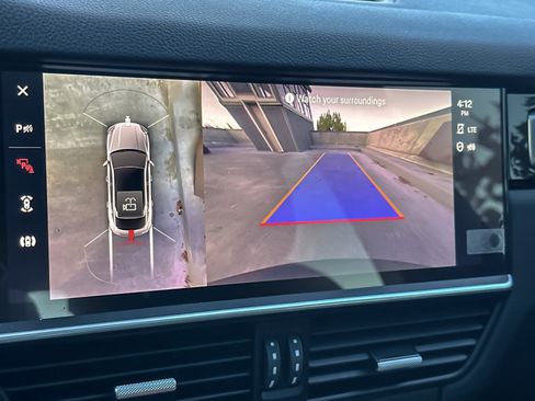 Used 2023 Porsche Cayenne Platinum Edition image 20