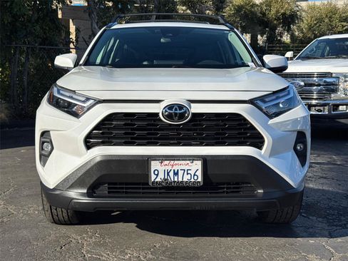 Used 2023 Toyota RAV4 XLE Premium FWD image 5