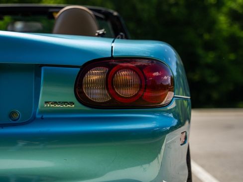 Used 2001 MAZDA MX-5 Miata RWD image 34