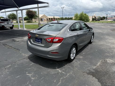 Used 2019 Chevrolet Cruze LT w/ Convenience Package FWD image 12