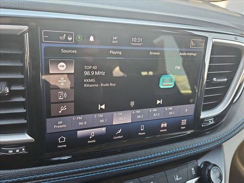 Used 2021 Chrysler Pacifica Touring-L image 13