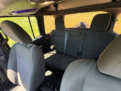 Used 2018 Jeep Wrangler Unlimited Sport S AWD/4WD image 32