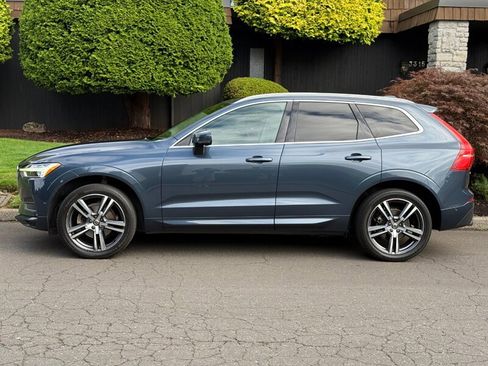 Used 2018 Volvo XC60 T5 Momentum w/ Convenience Package image 2