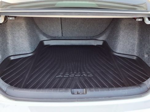 Used 2018 Honda Accord Touring image 9