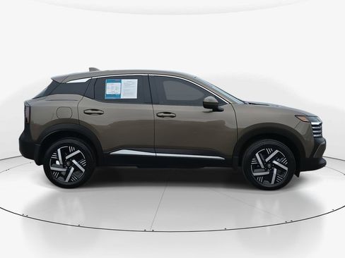 Used 2025 Nissan Kicks SV image 4