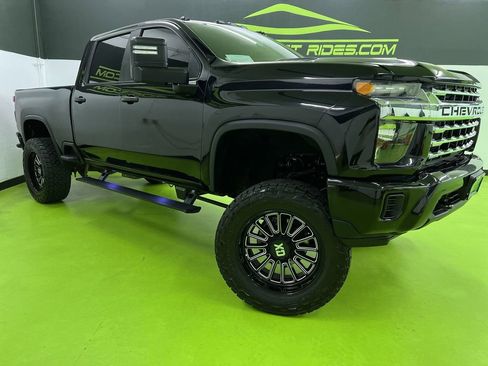 Used 2022 Chevrolet Silverado 2500 Custom w/ Custom Value Package AWD/4WD image 1