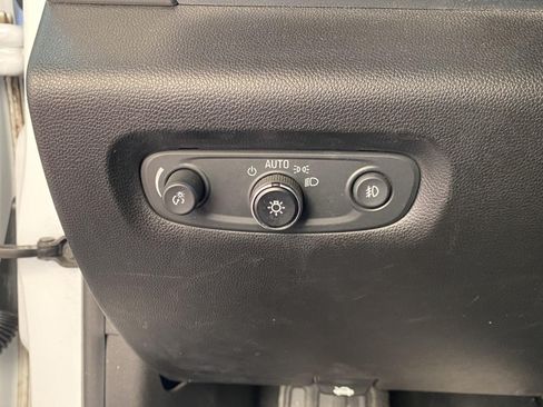 Used 2018 Chevrolet Traverse LT AWD/4WD image 25