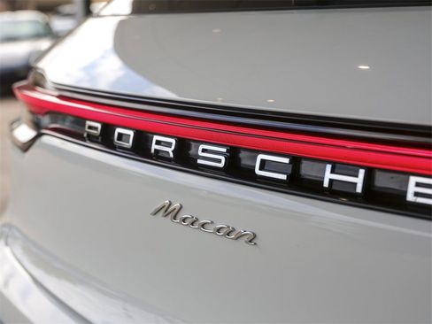 Used 2025 Porsche Macan image 14
