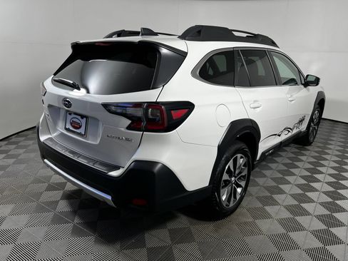 Used 2025 Subaru Outback Limited AWD/4WD image 5
