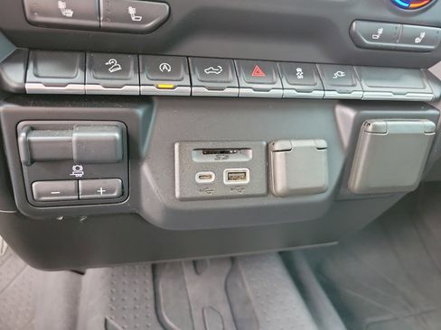 Used 2019 Chevrolet Silverado 1500 LT w/ All-Star Edition image 17