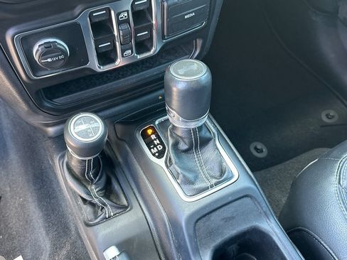Used 2022 Jeep Wrangler Unlimited Sahara AWD/4WD image 19