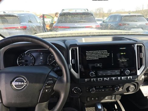 Certified 2025 Nissan Frontier SL image 10