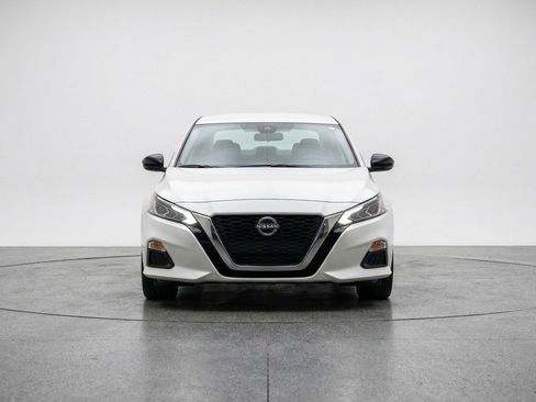 Used 2025 Nissan Altima 2.5 SV FWD image 2