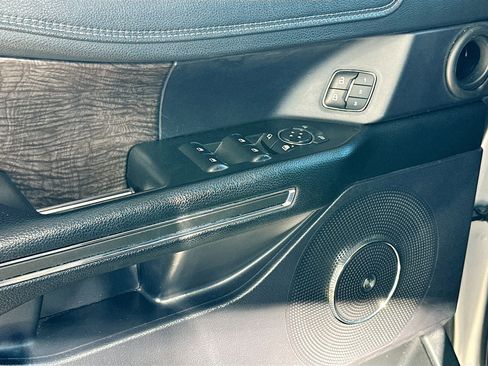 Used 2020 Ford Expedition Max Limited image 18