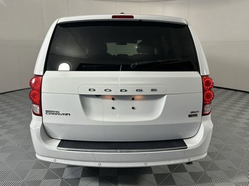 Used 2019 Dodge Grand Caravan SXT w/ Rear Park Assist Package FWD image 7