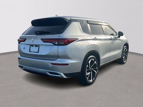 Used 2022 Mitsubishi Outlander SE image 7