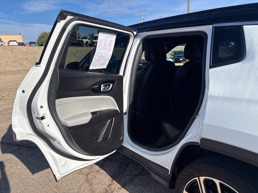 Used 2025 Jeep Compass Limited AWD/4WD image 17