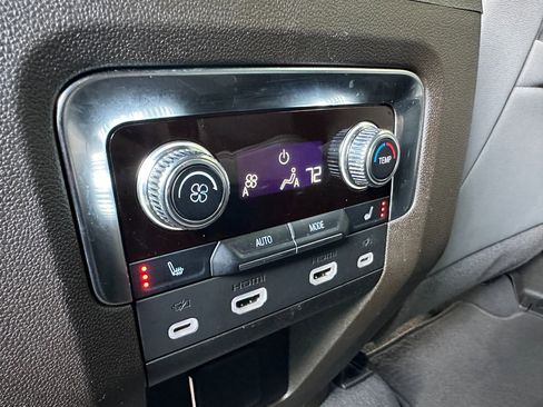 Used 2024 GMC Yukon XL SLT w/ SLT Luxury Package image 20