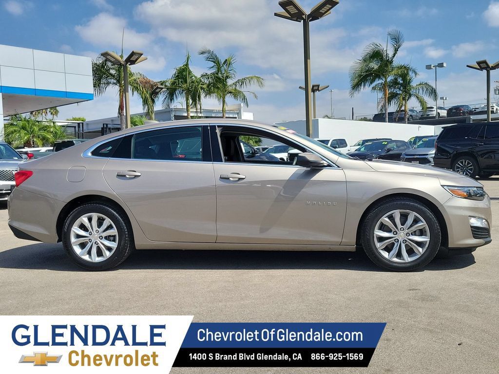 Used 2025 Chevrolet Malibu LT FWD image 2