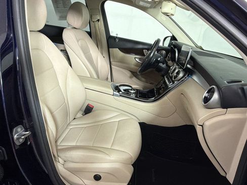 Used 2019 Mercedes-Benz GLC 300 4MATIC image 25