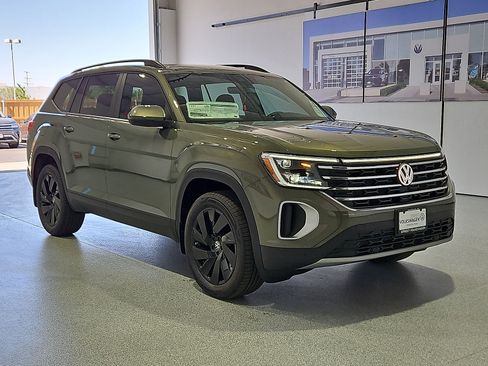 New 2026 Volkswagen Atlas SE FWD image 2