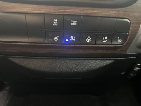 Used 2017 RAM 1500 Laramie AWD/4WD image 18