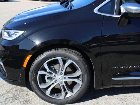 New 2026 Chrysler Pacifica Pinnacle image 7