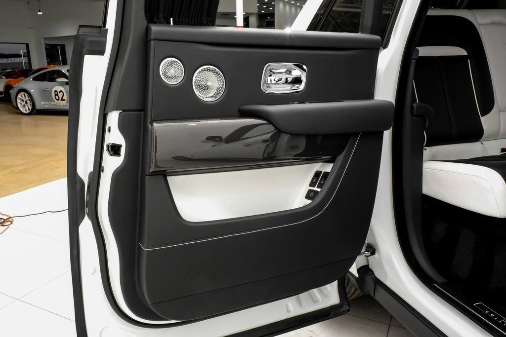 Used 2022 Rolls-Royce Cullinan Black Badge AWD/4WD image 40