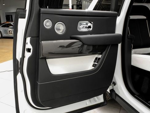 Used 2022 Rolls-Royce Cullinan Black Badge AWD/4WD image 40