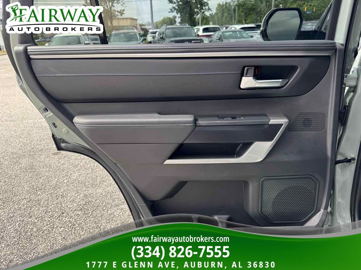 Used 2025 Toyota Sequoia Platinum AWD/4WD image 32