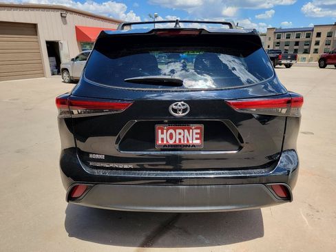 Used 2022 Toyota Highlander L FWD image 6