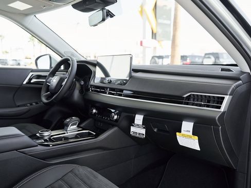 New 2025 Mitsubishi Outlander SE image 27