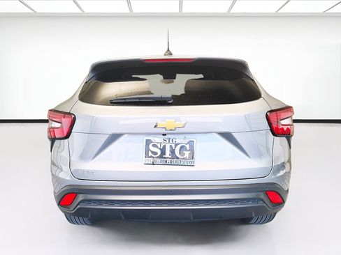 Used 2025 Chevrolet Trax LS w/ Driver Confidence Package FWD image 5