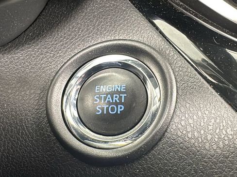 Used 2020 Toyota C-HR XLE image 23