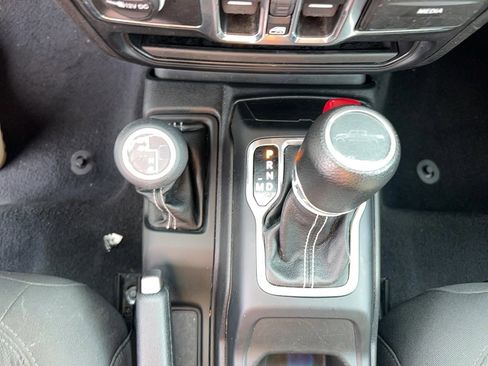 Used 2023 Jeep Gladiator Overland AWD/4WD image 21