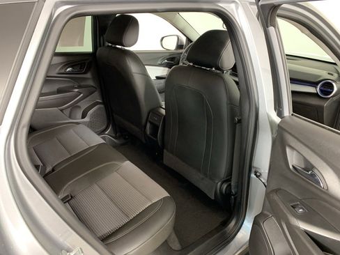 Used 2025 Chevrolet Trax LT image 34