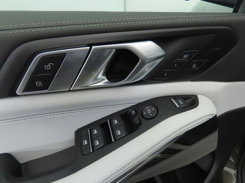 Used 2026 BMW X5 xDrive40i w/ M Sport Package image 24