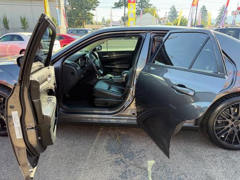 Used 2015 Chrysler 300 Limited image 15