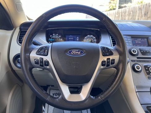 Used 2015 Ford Taurus SEL image 21