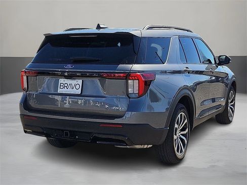 Used 2025 Ford Explorer ST-Line image 4