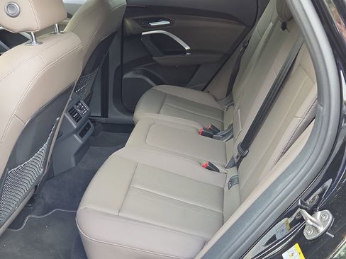 Certified 2025 Audi Q5 Premium w/ Convenience Package AWD/4WD image 11