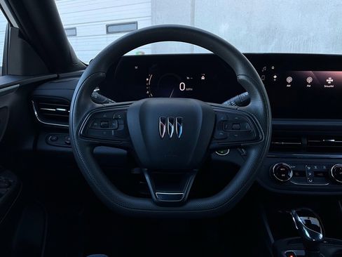 Used 2025 Buick Envista Preferred image 31