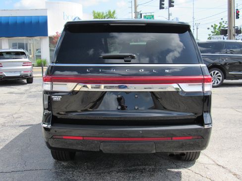 Used 2023 Lincoln Navigator Reserve image 4