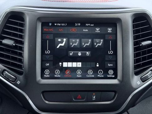 Used 2022 Jeep Cherokee Trailhawk w/ Premium Leather Package AWD/4WD image 40