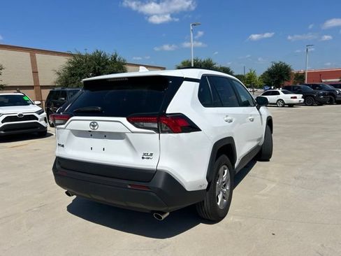 Used 2025 Toyota RAV4 XLE AWD/4WD image 3