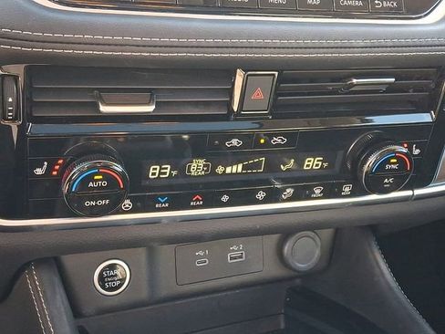 Used 2023 Nissan Rogue SL w/ SL Premium Package image 17