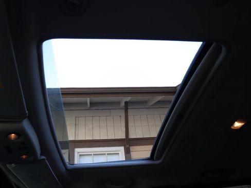 Used 2005 HUMMER H2 w/ Preferred Equipment Group image 28