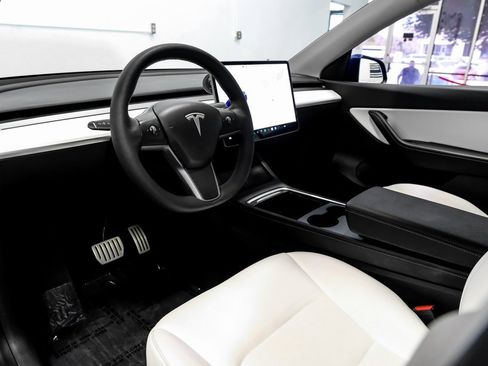 Used 2021 Tesla Model Y Performance image 3